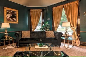 Smart TV - The Gatsby House: A Historic Gem! (Terre Haute)
