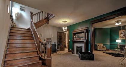 The Gatsby House: A Historic Gem!