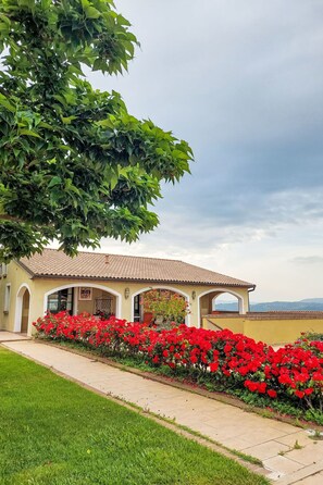 Property grounds - Le Debbiare by Interhome (Riparbella)