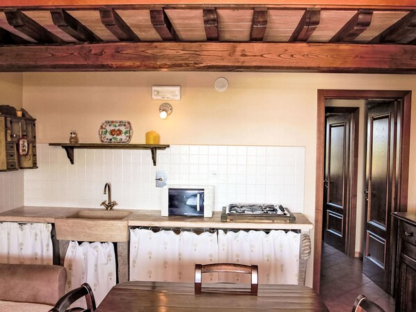 Fridge, oven, cookware/dishes/utensils