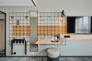 Desk, travel crib, free WiFi, bed sheets