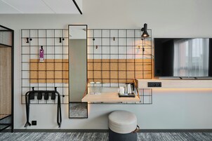 Desk, travel crib, free WiFi, bed sheets