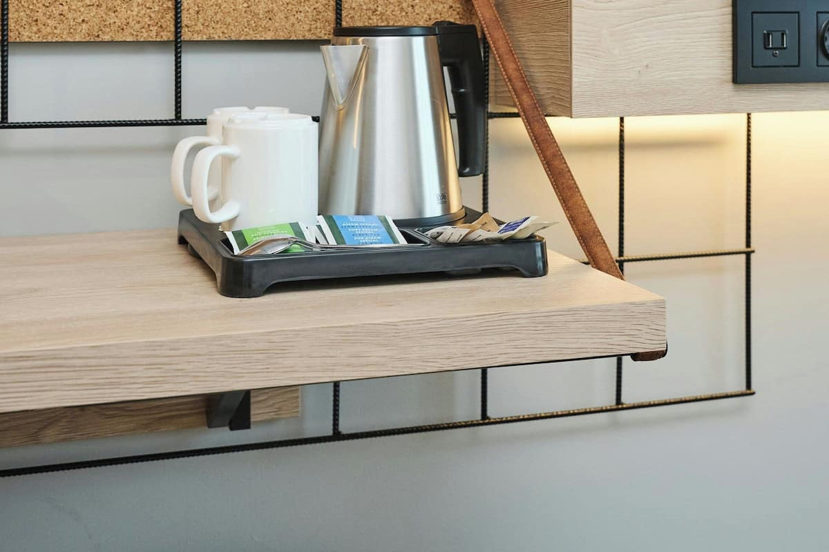 Desk, travel cot, free WiFi, bed sheets