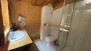Dusj, hårføner og toalettpapir