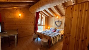 3 slaapkamers, een strijkplank/strijkijzer, reisbedje, gratis wifi