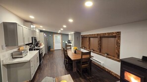Fridge, microwave, oven, stovetop - Central location. 5min from exit 32 NYS Thruway. 10min from Turning stone (Westmoreland)