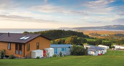 3 Bed Caravan - Sleeps 6 - Pets - Parking - Wifi