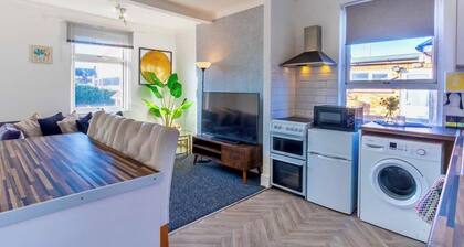 Rayleigh Retreat-Spacious Family 3 Bed Apartment