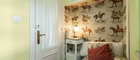 4 bedrooms, iron/ironing board