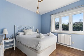 3 quartos, Wi-Fi de cortesia, roupa de cama