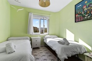 4 bedrooms, iron/ironing board - La Terraza de Ribadesella - country house in Ribadesella, Northern Spain (Ribadesella)