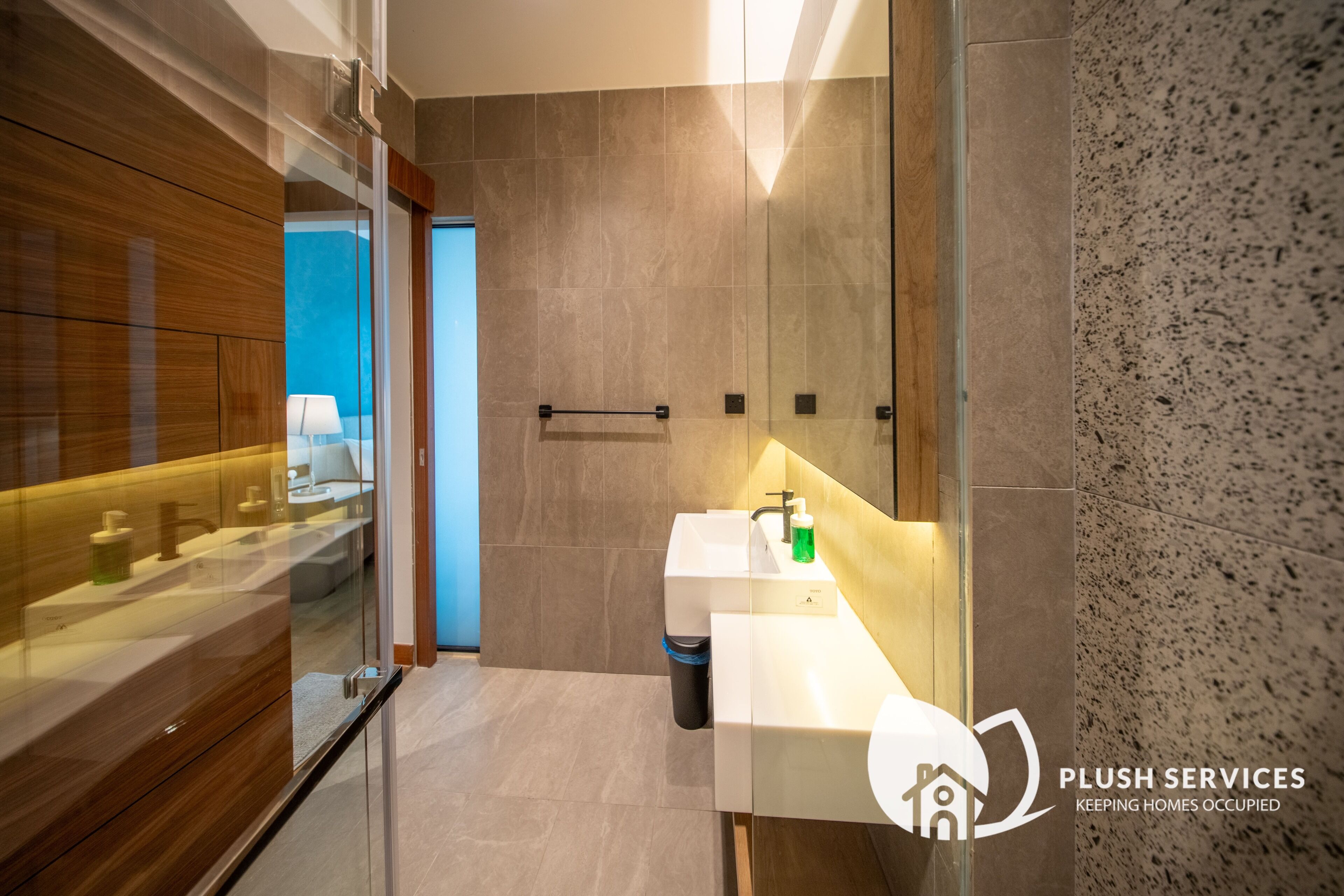 Signature Apartment, 2 Bedrooms, Non Smoking | Bathroom | Shower, hair dryer, bidet, towels