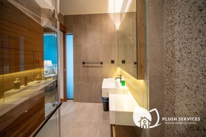 Signature Apartment, 2 Bedrooms, Non Smoking | Bathroom