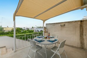 Outdoor dining - Pino 2 - 1 bedroom Near The Sea, Nardò, Italy (Nardò)