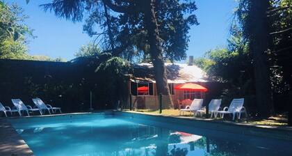 Secure, super equipped and comfortable villa for up to 15 guests in Benavídez Tigre.