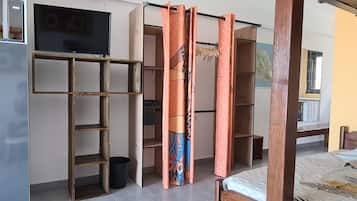 1 chambre, fer et planche Ă  repasser, Wi-Fi gratuit, draps fournis