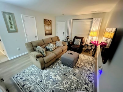 3BR/1.5BA Cozy, Affordable Retreat in Columbia, 10-min from Mizzou