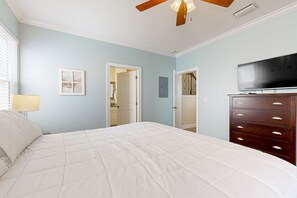4 bedrooms, iron/ironing board, internet, bed sheets