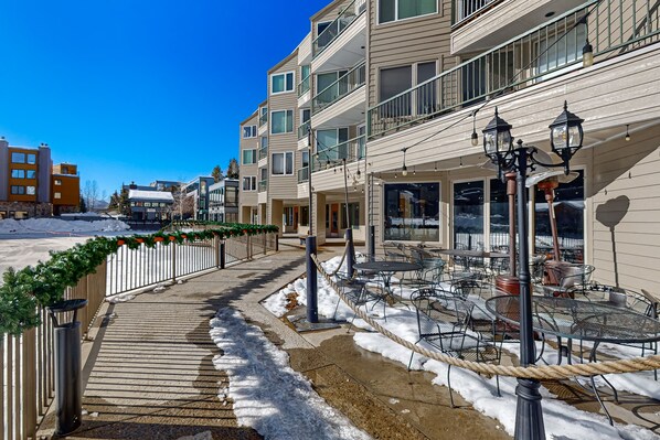 屋外ダイニングエリア