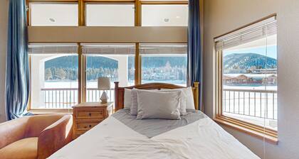Cozy Studio with Lake and Mountain Views, Ski Access, Bike Trails, and Hot Tub