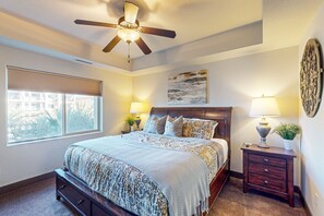 3 bedrooms, iron/ironing board, internet, bed sheets - Spacious contemporary condo with pool, hot tub & pickleball court (St. George)