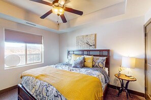 3 habitaciones, tabla de planchar con plancha, internet y ropa de cama 