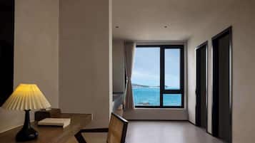 Basic Double Room, Non Smoking, Sea View | Pemandangan dari bilik