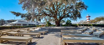 Enchanting condo just steps to golf & Harbour Town Marina