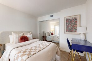 3 bedrooms, iron/ironing board, Internet, bed sheets