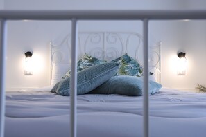 2 bedrooms, iron/ironing board, WiFi, bed sheets - Alexandra House  (Nardò)