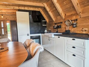 Fridge, oven, cookware/dishes/utensils