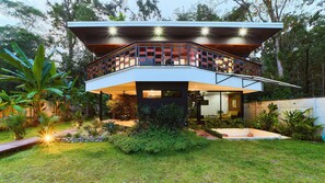 Exterior - Charming 2-bedroom villa with WiFi, AC, Pool in vibrant Playa Negra,Puerto Viejo (Puerto Viejo de Talamanca)