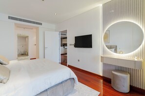 1 bedroom, in-room safe, iron/ironing board, travel cot - COZY, SEA VIEW,PRIVATE  BEACH IN 5 STARS RESORT IN THE PALM (Dubai)