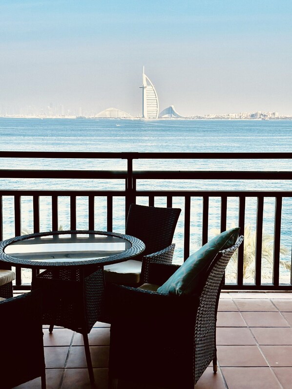 Outdoor dining - COZY, SEA VIEW,PRIVATE  BEACH IN 5 STARS RESORT IN THE PALM (Dubai)