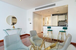 Dining - COZY, SEA VIEW,PRIVATE  BEACH IN 5 STARS RESORT IN THE PALM (Dubai)