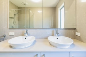 Shower, hair dryer, towels, soap - 94 Aldebaran Rd.  (Ocean Grove)
