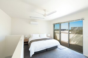 4 bedrooms, iron/ironing board, free WiFi, bed sheets - 94 Aldebaran Rd.  (Ocean Grove)