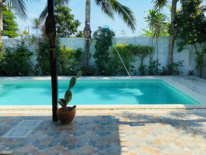 3-bedroom privat Pool villa WiFi,24h security 2 km from beach and Blue Port mall