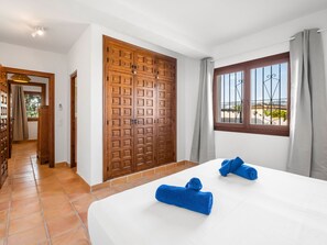 4 slaapkamers, een bureau, internet