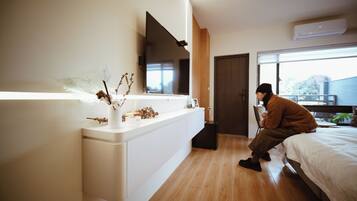 Superior Double Room, 1 Queen Bed, Non Smoking, Balcony | Laptop workspace, free WiFi