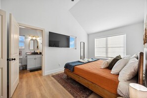 18 bedrooms, iron/ironing board, free WiFi, bed sheets - NEW Alpine A-Frames | 6 Cabins W/Views | Sleeps 60 (rossville)