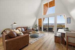 Smart TV, video games, books - Alpine A-Frames | 6 cabins on a bluff | Sleeps 60 people! (rossville)