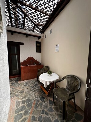 Comfort Room, 2 Queen Beds | Terrace/patio - El Aventurero GT (Antigua Guatemala)