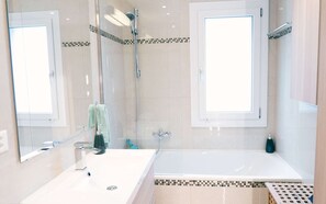 Asciugacapelli, bidet, asciugamani