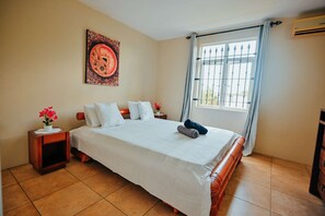 5 室のベッドルーム、デスク、アイロン / アイロン台、WiFi