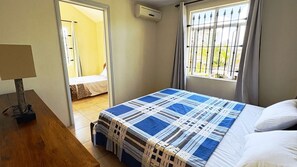 5 bedrooms, desk, iron/ironing board, WiFi
