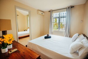 5 bedrooms, desk, iron/ironing board, WiFi - Quiet 5-bedroom villa, near beach with terraces (Pointe aux Sables)