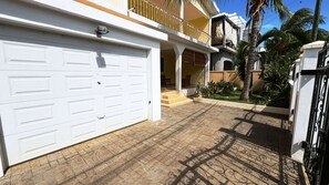 Exterior - Quiet 5-bedroom villa, near beach with terraces (Pointe aux Sables)