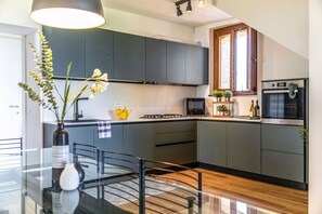 Fridge, oven, stovetop