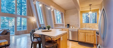 House (4 Bedrooms) | Interior